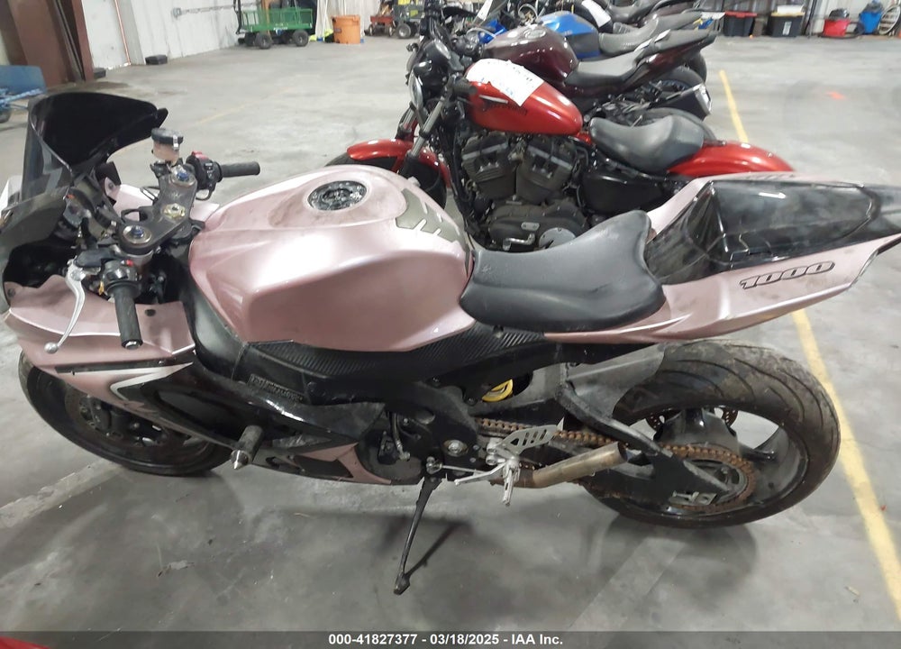 2007 SUZUKI GSX-R1000 VIN: JS1GT77A072105840