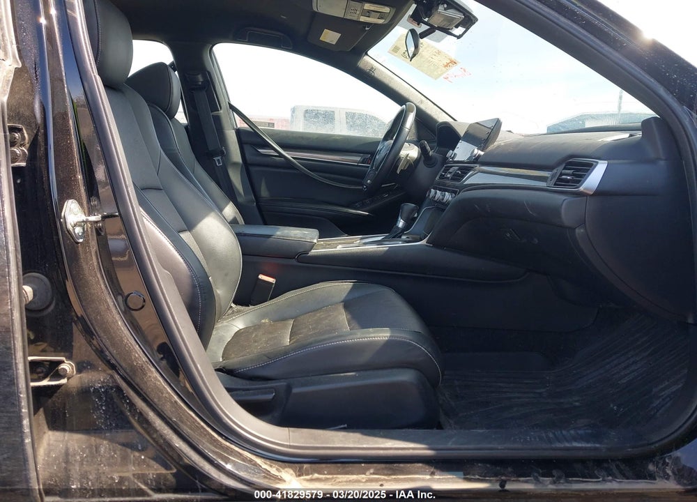 2018 HONDA ACCORD VIN: 1HGCV1F32JA159878