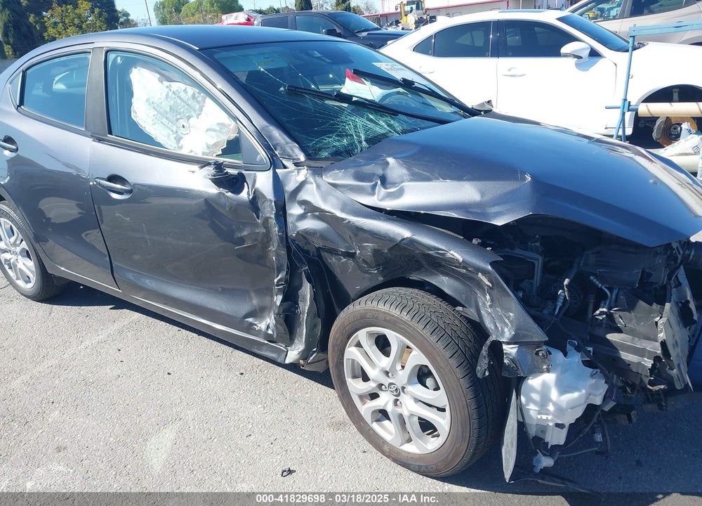 2018 TOYOTA YARIS VIN: 3MYDLBYV5JY322582