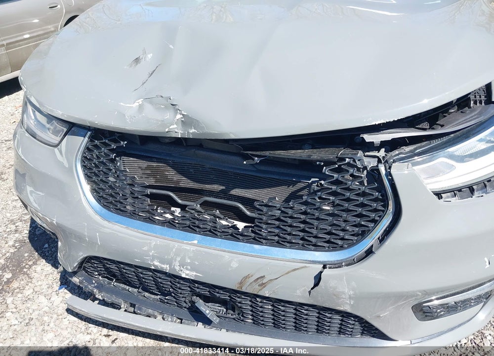 2022 CHRYSLER PACIFICA TOURING L VIN: 2C4RC1BG4NR169501