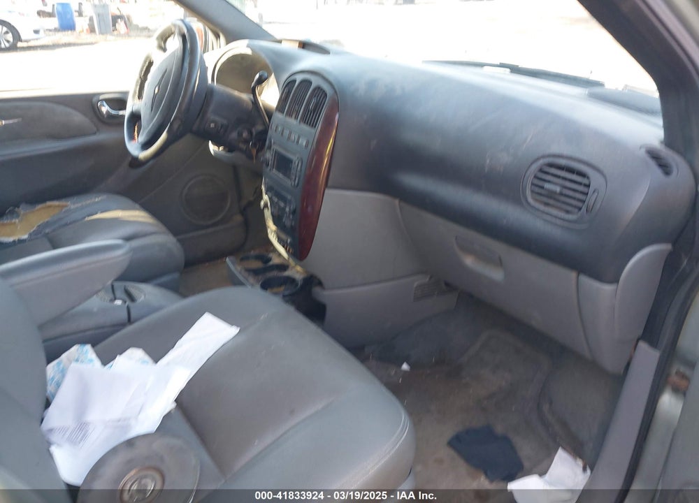 2004 CHRYSLER TOWN & COUNTRY LIMITED VIN: 2C8GT64L84R510359
