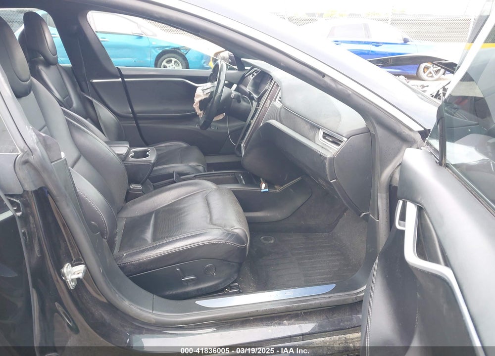 2016 TESLA MODEL S VIN: 5YJSA1E4XGF171681