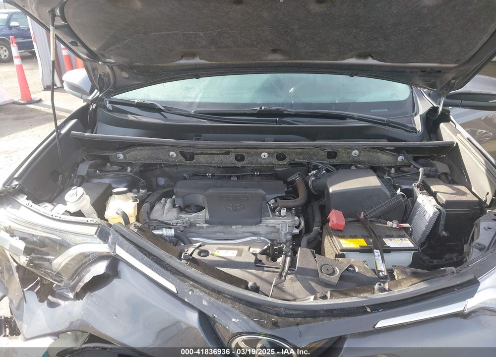 2018 TOYOTA RAV4 XLE VIN: JTMRFREVXJJ749074