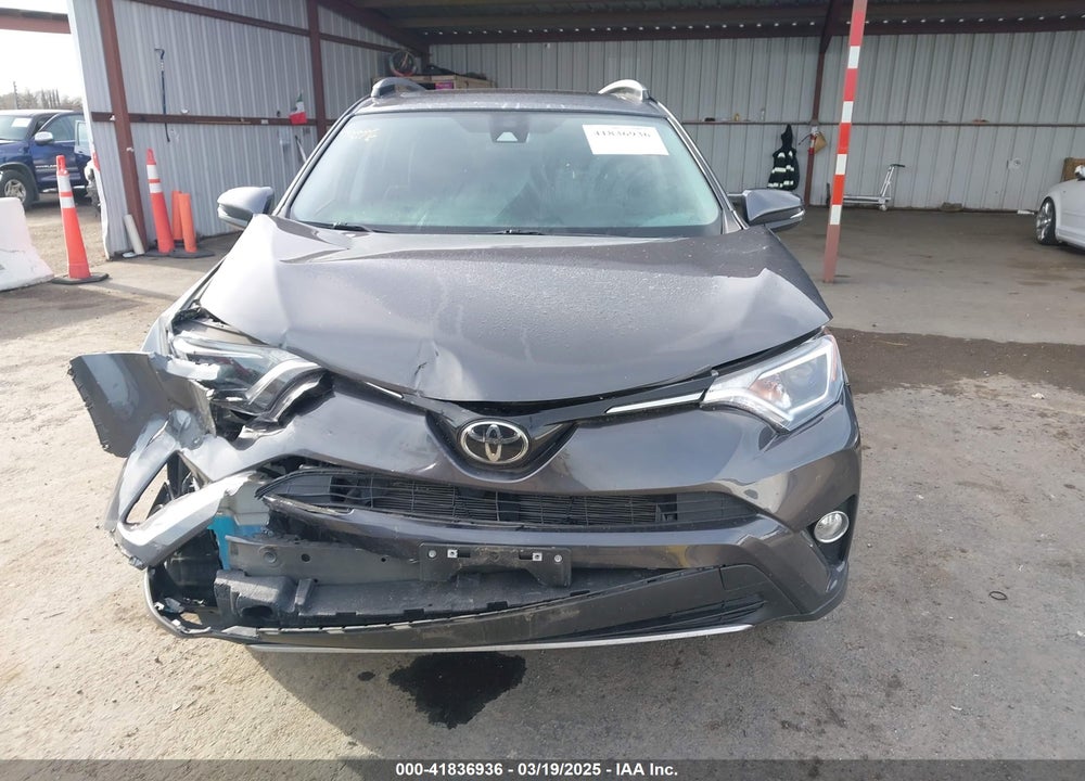2018 TOYOTA RAV4 XLE VIN: JTMRFREVXJJ749074