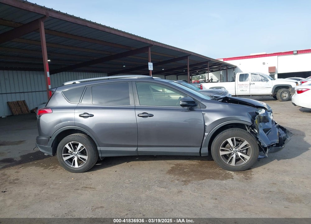2018 TOYOTA RAV4 XLE VIN: JTMRFREVXJJ749074