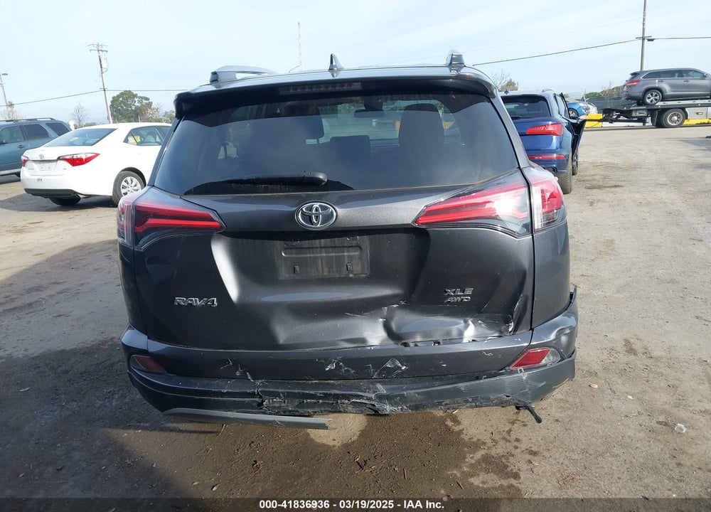 2018 TOYOTA RAV4 XLE VIN: JTMRFREVXJJ749074