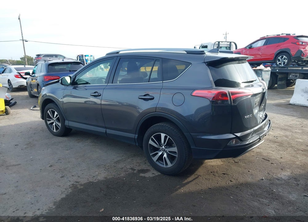 2018 TOYOTA RAV4 XLE VIN: JTMRFREVXJJ749074