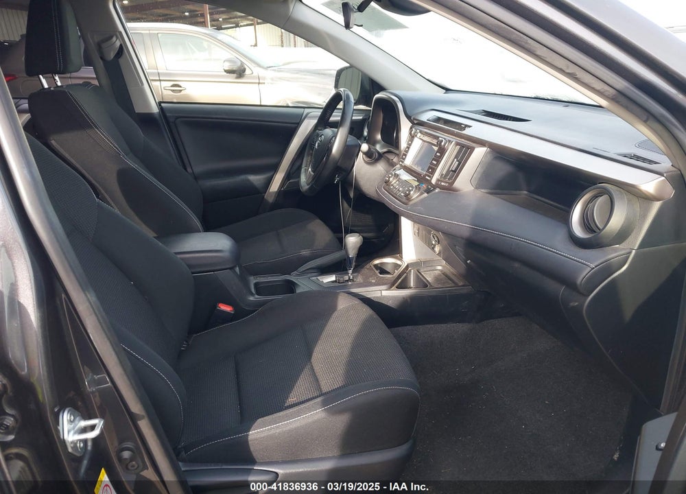 2018 TOYOTA RAV4 XLE VIN: JTMRFREVXJJ749074