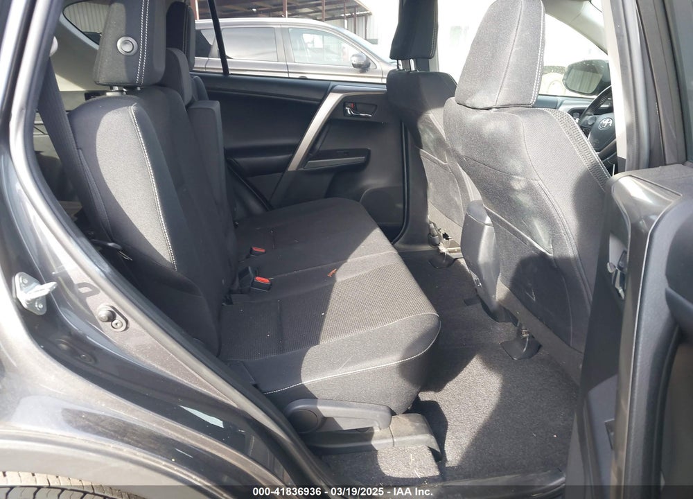 2018 TOYOTA RAV4 XLE VIN: JTMRFREVXJJ749074