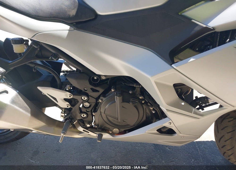 2025 KAWASAKI EX500 VIN: ML5EXGG16SDA53321