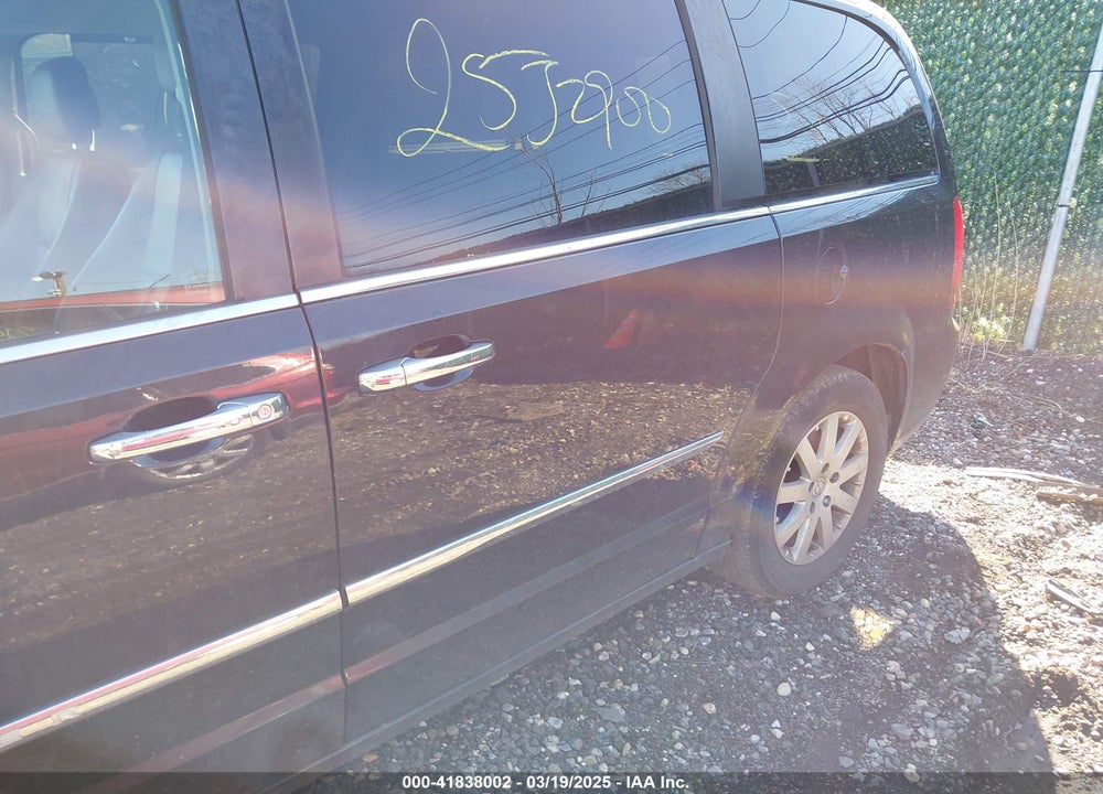 2015 CHRYSLER TOWN & COUNTRY VIN: 2C4RC1BG4FR561900