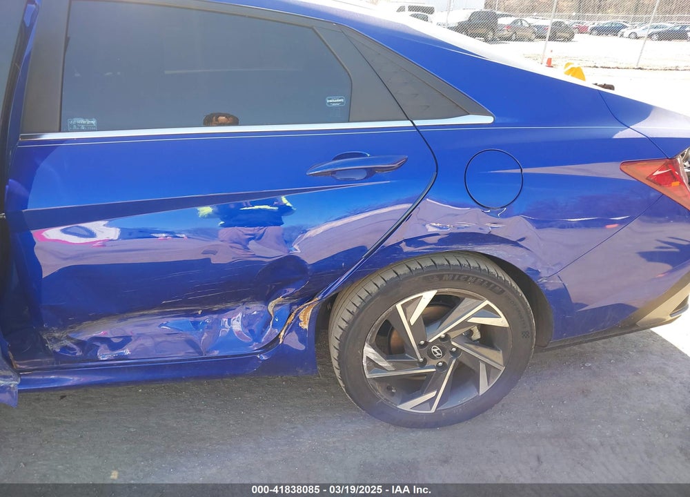 2024 HYUNDAI ELANTRA VIN: KMHLS4DG3RU769454