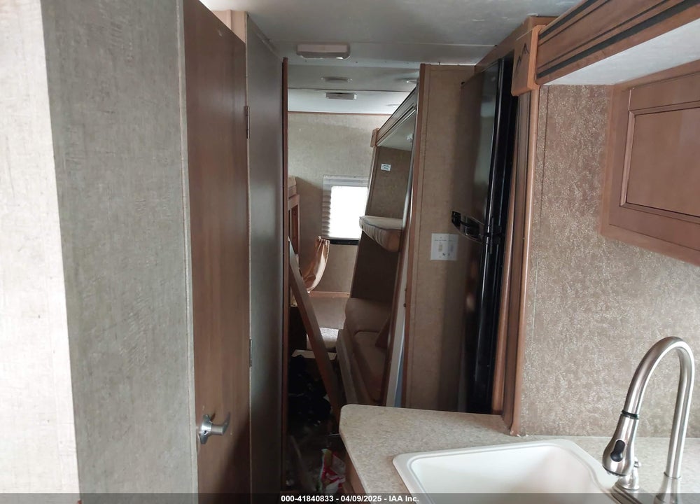 2015 COACH APEX VIN: 5ZT2CXVB3FA005679