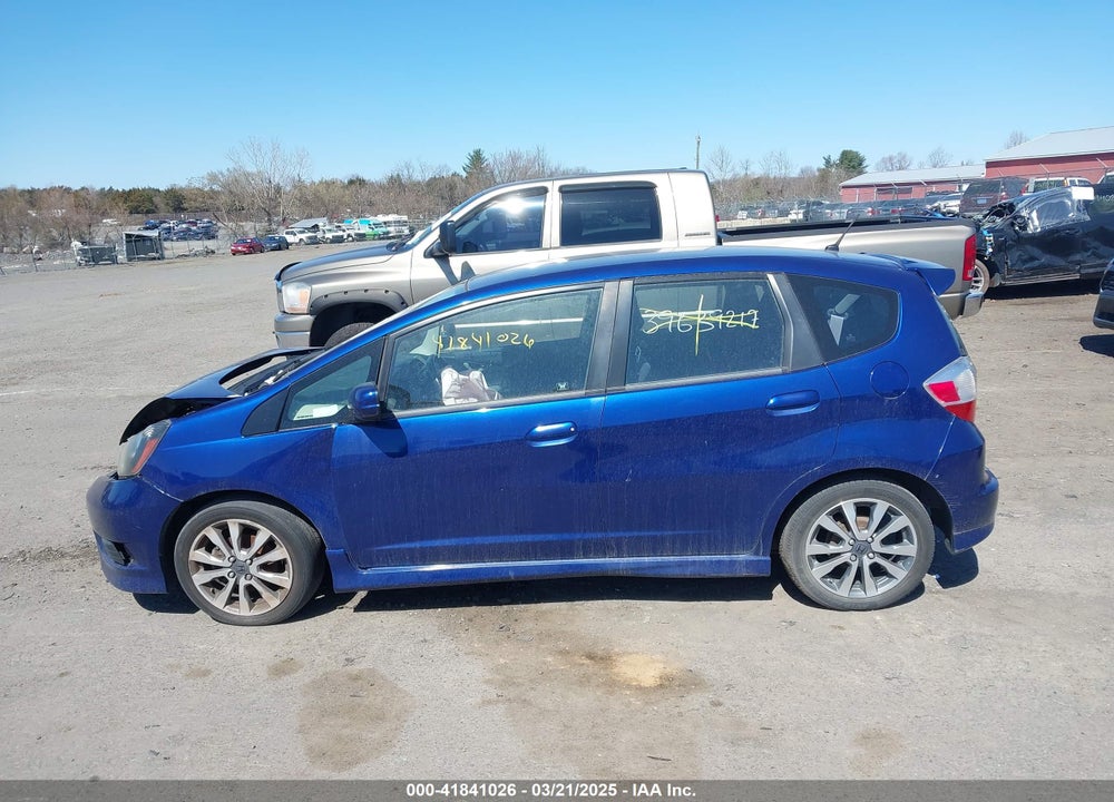 2013 HONDA FIT VIN: JHMGE8H66DC024961