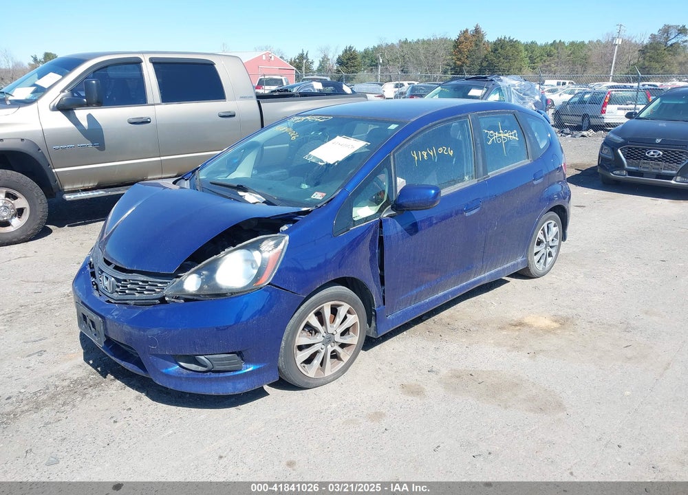 2013 HONDA FIT VIN: JHMGE8H66DC024961