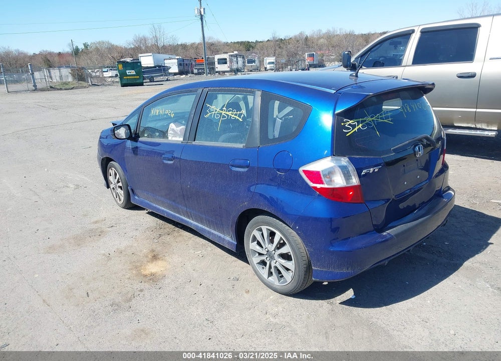 2013 HONDA FIT VIN: JHMGE8H66DC024961