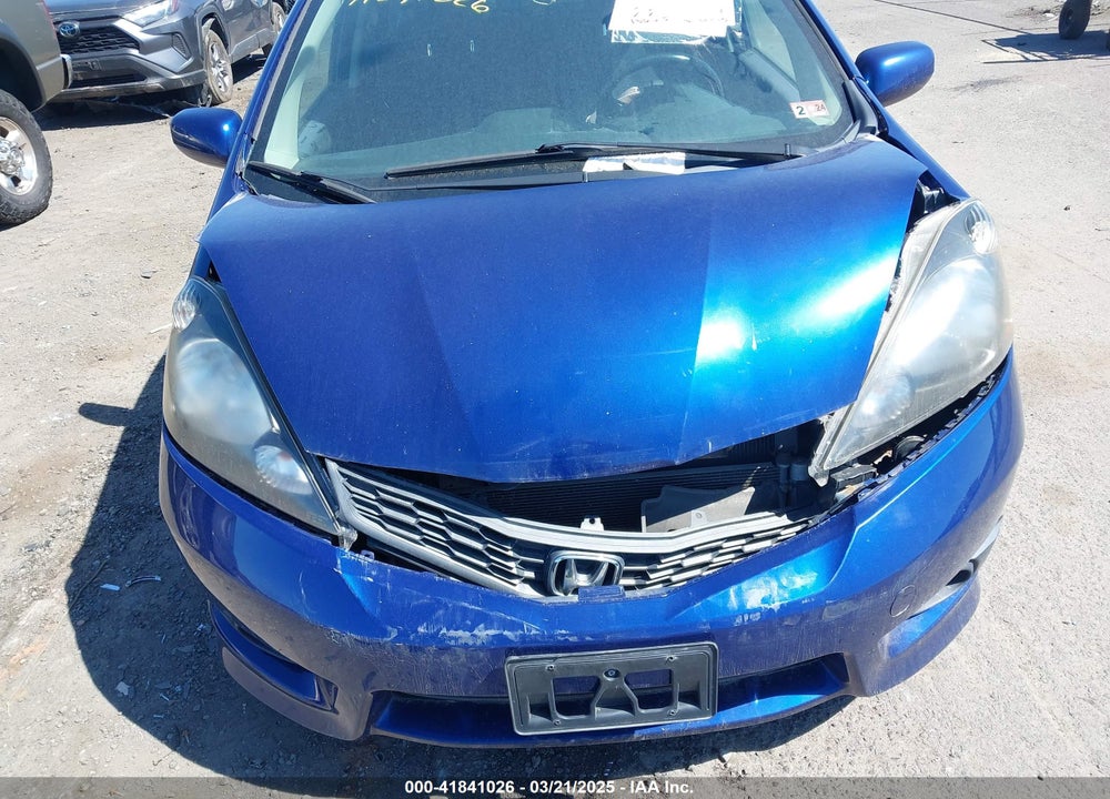 2013 HONDA FIT VIN: JHMGE8H66DC024961