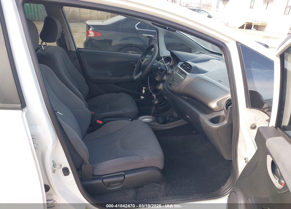 2011 HONDA FIT VIN: JHMGE8H39BC025296