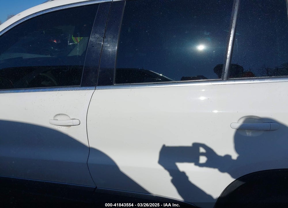 2014 VOLKSWAGEN TIGUAN VIN: WVGBV3AX5EW535459