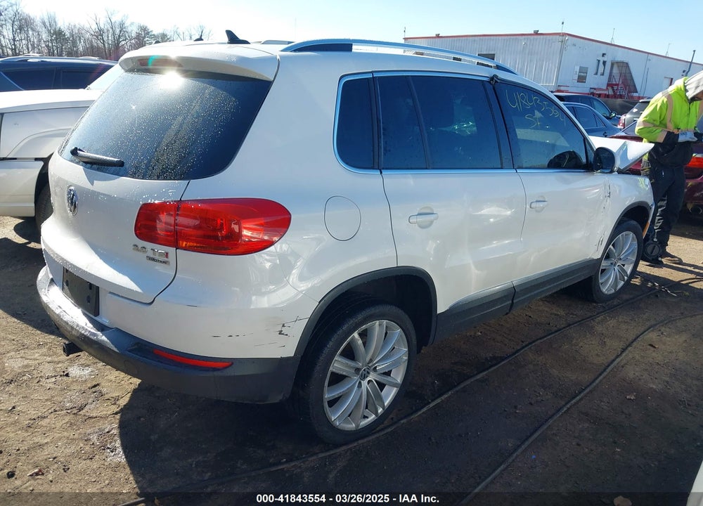 2014 VOLKSWAGEN TIGUAN VIN: WVGBV3AX5EW535459