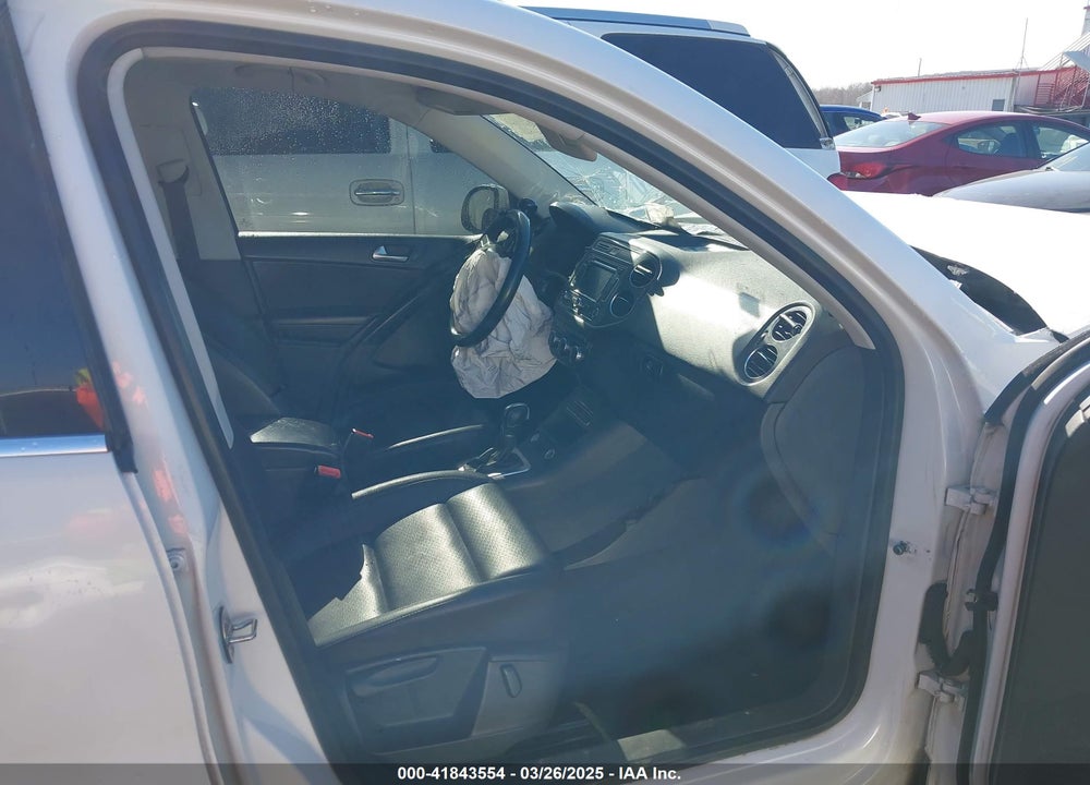 2014 VOLKSWAGEN TIGUAN VIN: WVGBV3AX5EW535459
