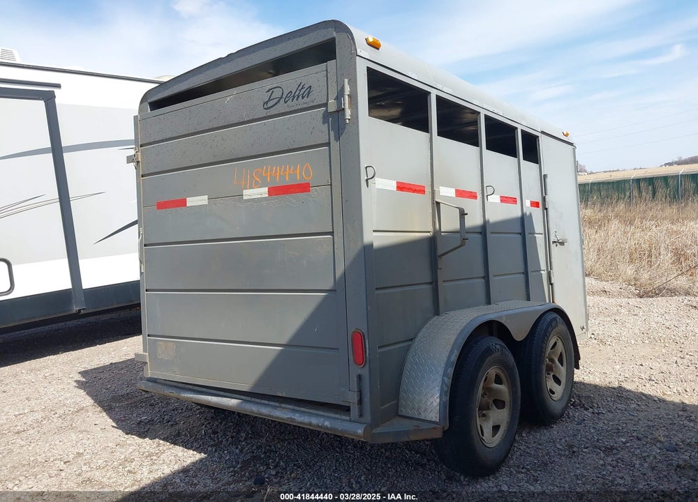2003 DELTA MANUFACTURING INC LIVESTOCK VIN: 4MWBS13213N011837