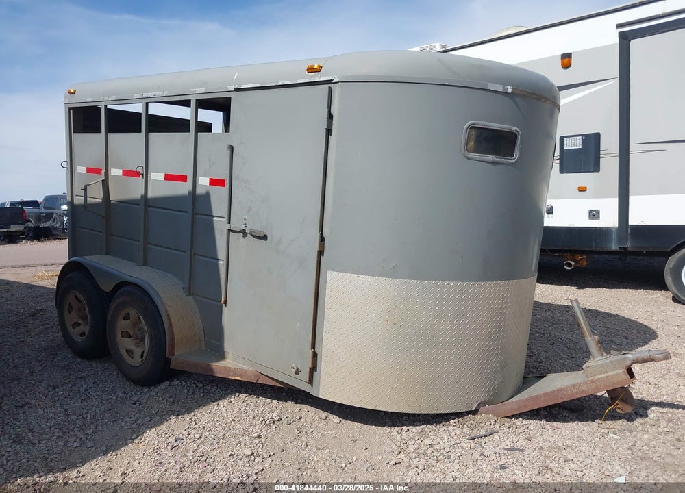 2003 DELTA MANUFACTURING INC LIVESTOCK VIN: 4MWBS13213N011837