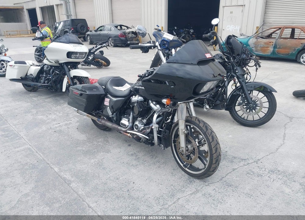 2018 HARLEY-DAVIDSON FLTRX ROAD GLIDE VIN: 1HD1KHC32JB642744