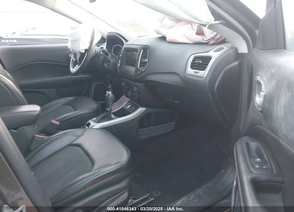 2018 JEEP COMPASS LATITUDE FWD VIN: 3C4NJCBB3JT182137