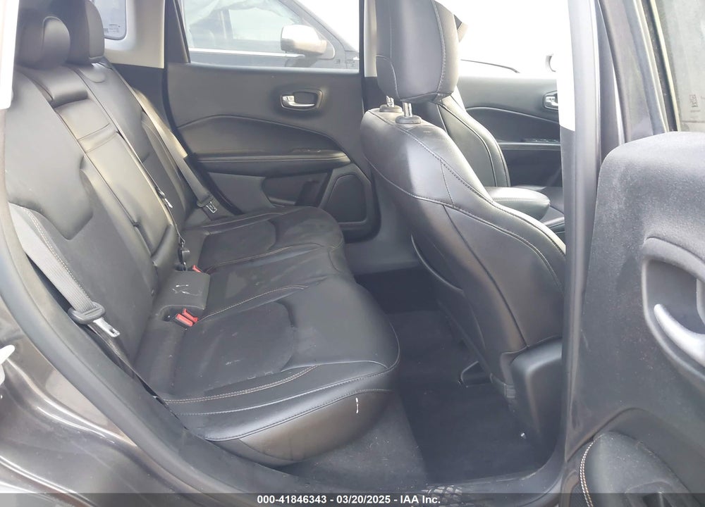 2018 JEEP COMPASS LATITUDE FWD VIN: 3C4NJCBB3JT182137