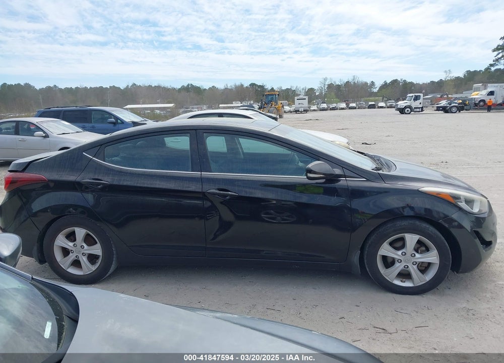 2016 HYUNDAI ELANTRA VIN: 5NPDH4AE7GH715222