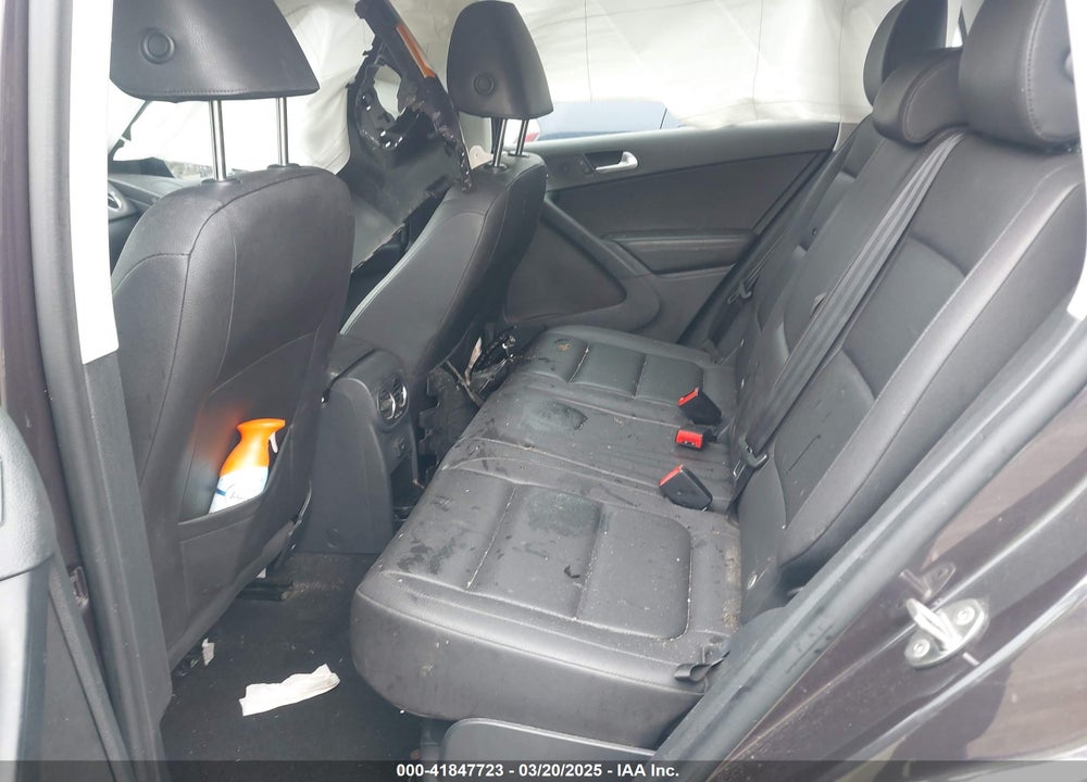 2016 VOLKSWAGEN TIGUAN VIN: WVGBV7AX0GW521740