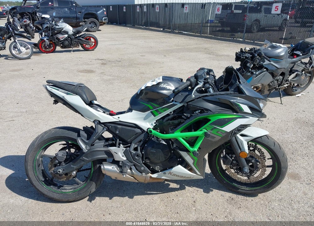 2022 KAWASAKI EX650 M VIN: ML5EXEM15NDA66977