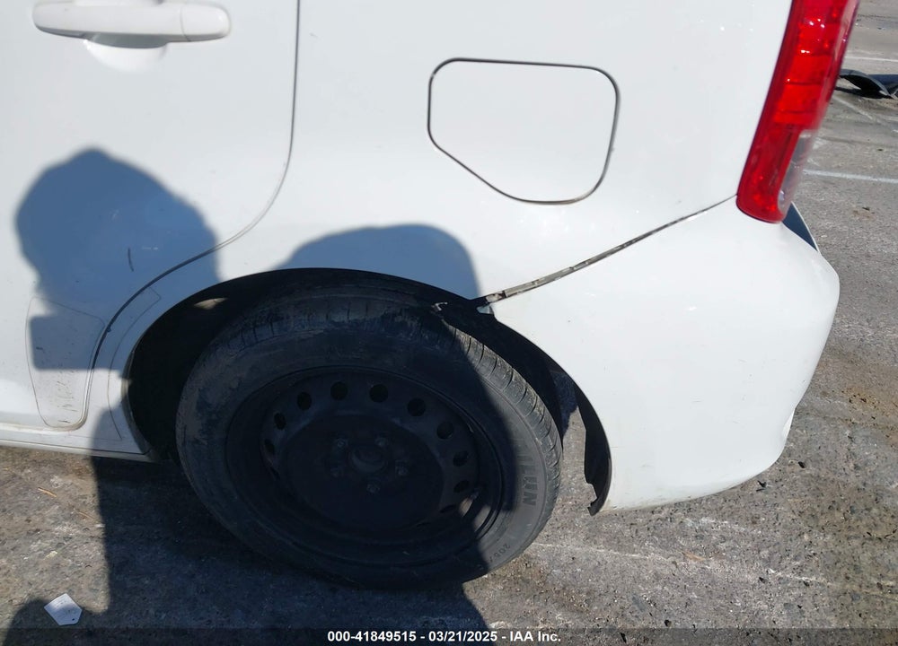 2015 SCION XB VIN: JTLZE4FE8FJ072011