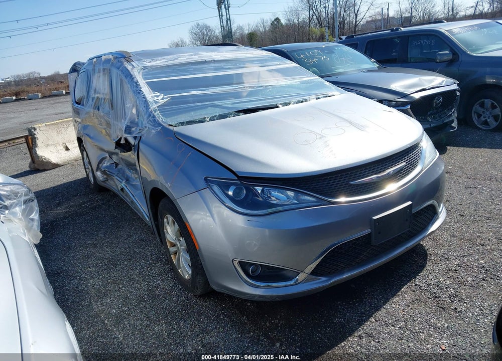 2019 CHRYSLER PACIFICA TOURING L VIN: 2C4RC1BG5KR705643