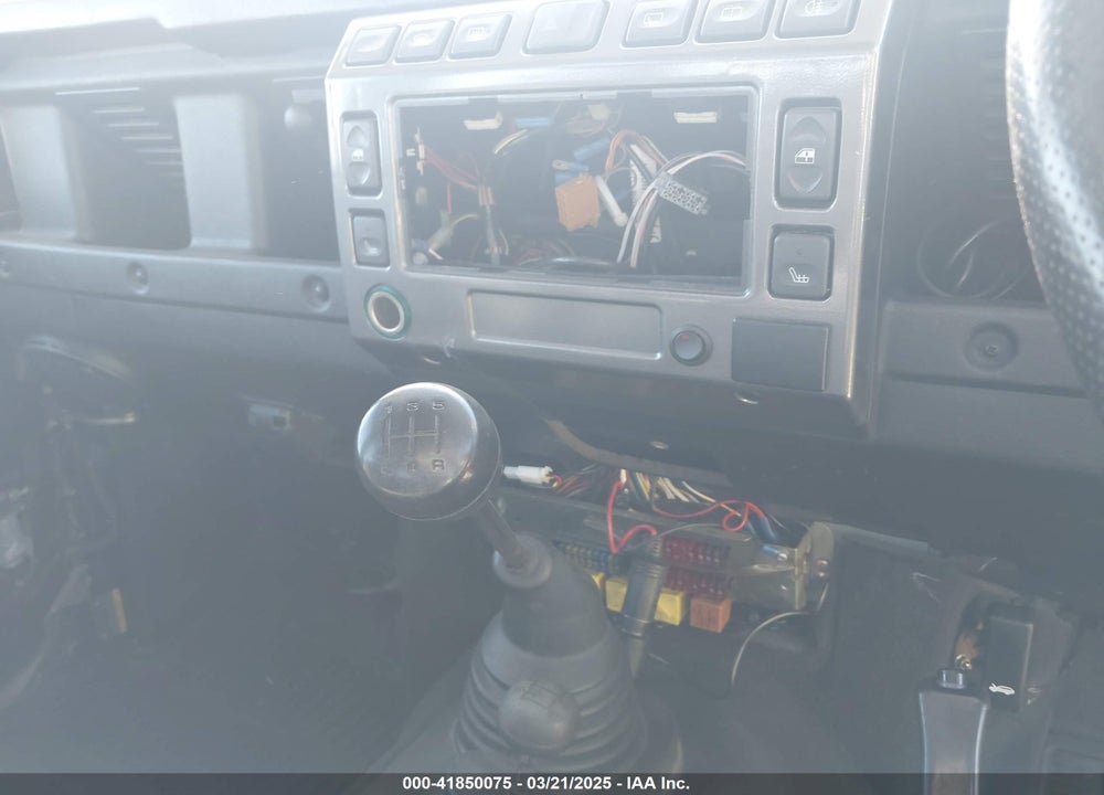 2004 LAND DEFENDER VIN: SALLDHF574A684510