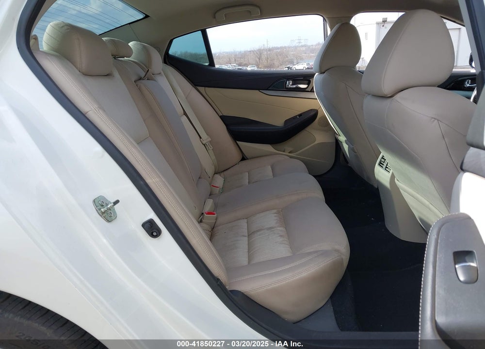 2017 NISSAN MAXIMA VIN: 1N4AA6AP7HC383385