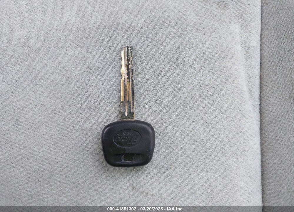 2002 TOYOTA PRIUS VIN: JT2BK18UX20045572