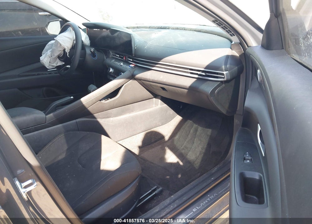 2024 HYUNDAI ELANTRA VIN: KMHLM4DG1RU755188