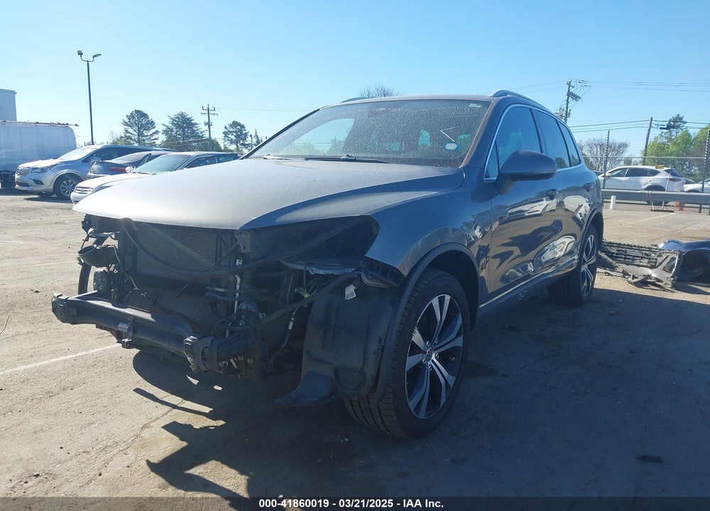 2017 VOLKSWAGEN TOUAREG VIN: WVGRF7BP1HD004308