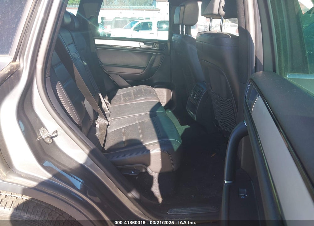 2017 VOLKSWAGEN TOUAREG VIN: WVGRF7BP1HD004308