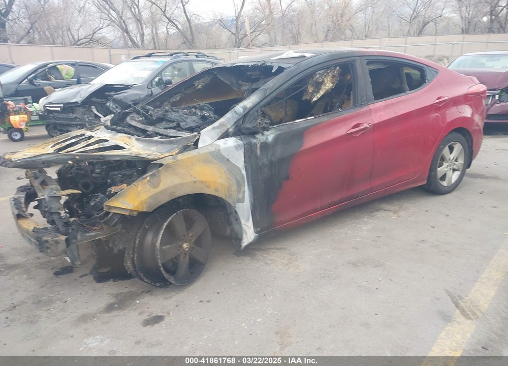 2013 HYUNDAI ELANTRA VIN: KMHDH4AE7DU935683