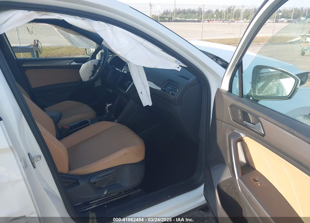 2024 VOLKSWAGEN TIGUAN VIN: 3VV3B7AX3RM120298