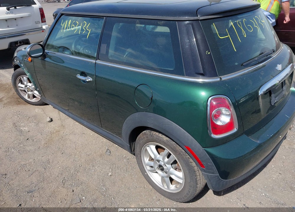 2011 MINI COOPER VIN: WMWSU3C51BT183574