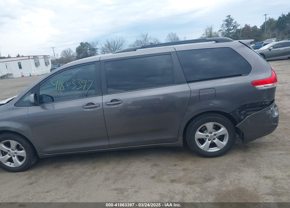 2014 TOYOTA SIENNA LE V6 8 PASSENGER VIN: 5TDKK3DC2ES519967