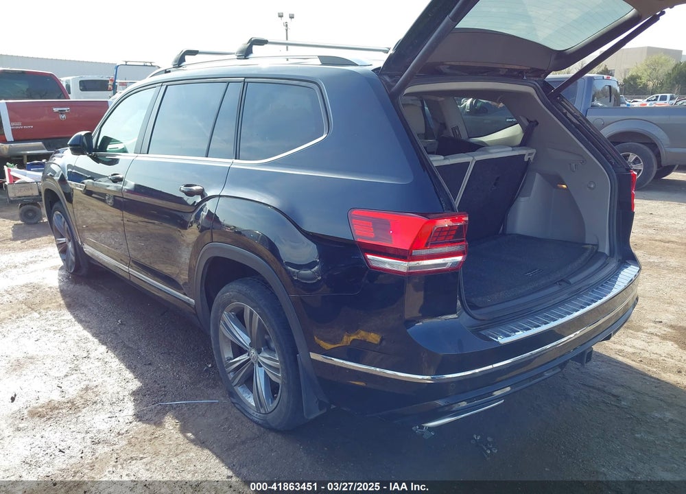 2019 VOLKSWAGEN ATLAS VIN: 1V2SR2CA2KC592323