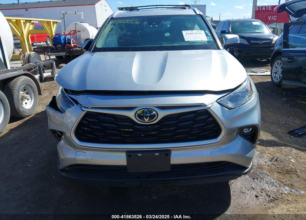 2022 TOYOTA HIGHLANDER XLE VIN: 5TDGZRBH4NS575217