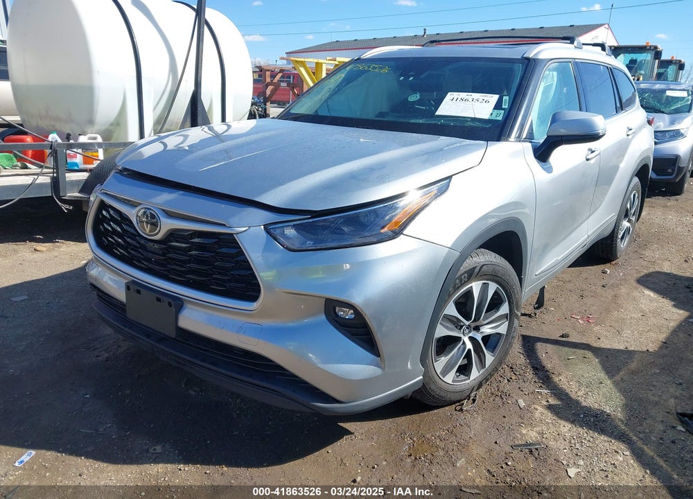 2022 TOYOTA HIGHLANDER XLE VIN: 5TDGZRBH4NS575217