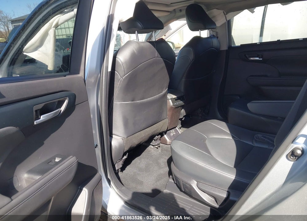 2022 TOYOTA HIGHLANDER XLE VIN: 5TDGZRBH4NS575217