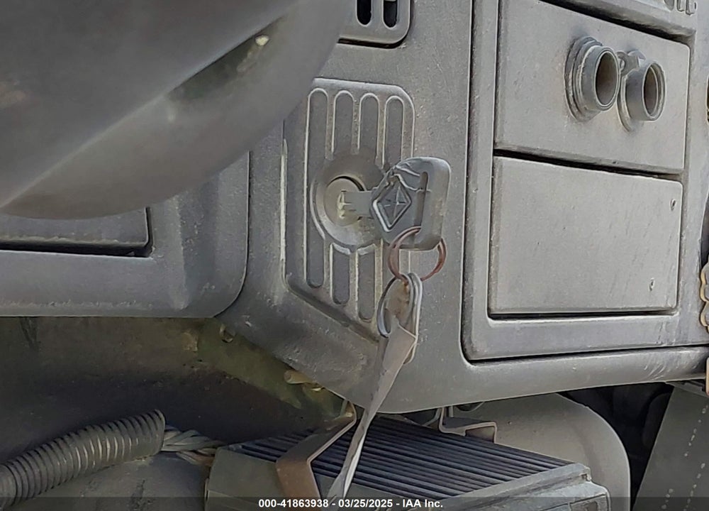 2003 INTERNATIONAL 4000 4200 VIN: 1HTMPAFN13H568921